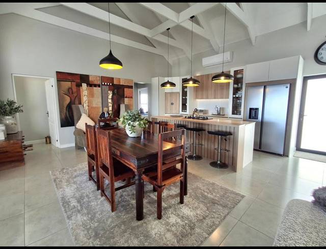 4 BEDROOM HOUSE FOR SALE IN DA GAMA BAY